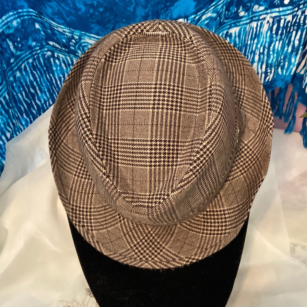 DPG 1921 brown tweed fedora with teardrop crown. Size M